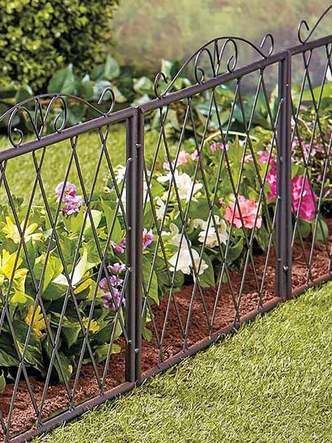 Short Fence, Metal Garden Fencing, Garden Fence Ideas, Decorative Garden Fencing, Small Fence, Dig Gardens, Backyard Privacy, Wrought Iron Fences, Front Yard Fence