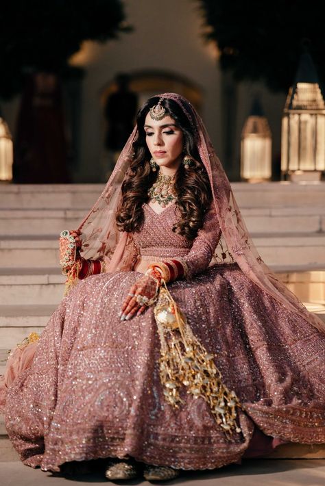 Bride With Open Hair, Onion Pink Lehenga, Best Bridal Lehenga, Bridal Lehenga Images, Lehenga Images, Sangeet Lehenga, Onion Pink, Open Hair, Lehenga Jewellery