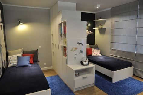 Split Room Ideas Bedrooms, Boy Dorm Room, Small Shared Bedroom, Kids Room Divider, Dorm Room Aesthetic, Boy And Girl Shared Bedroom, Boys Dorm Room, Dorm Room Decorating Ideas, Small Dorm Room