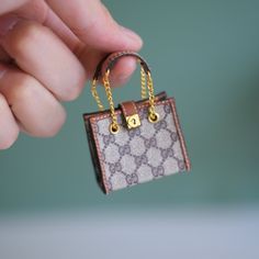 Inspiring Small Miniature Hand Bags Designs For Women's | Trending Designs | Hand Bags Ideas Miniature small clutch bags are tiny but stylish accessories designed to carry only the essentials. These compact bags come in a variety of materials and designs, from minimalist to complex. Often featuring a crossbody or wrist strap, we find comfort and a fashion statement for a light and modern look. in this video we will discussing about some of the best and great small miniature hand bags designs Hand Bags Ideas, Tiny Purses, Tiny Bags, Ken Barbie, Barbie Doll Set, Doll Bag, Tiny Bag, Barbie Dolls Diy, Bags Ideas