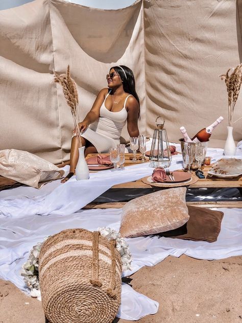 Desert Picnic Aesthetic, Beach Picnic Aesthetic, Dj Event, Luxury Picnic, 2023 Mood, Picnic Aesthetic, Picnic Beach, Beach Side, Beach Shoot