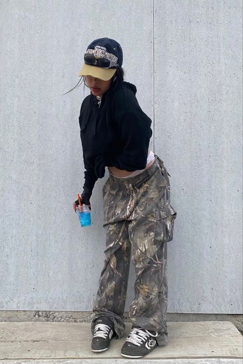 Hunting outfit fit streetwear baggy urban skater shoes circa bling fashion trend moda pantalones cazador caza Camo Joggers Outfit, Hunting Outfit, Skater Shoes, Bling Fashion, Camo Joggers, Joggers Outfit, Grand Opening, Skate Shoes, Fashion Trend