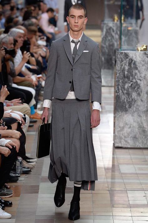 Thom Browne Spring 2018 Menswear Fashion Show Collection Dnd Fashion, January Moodboard, Fashion Gender Neutral, Men Skirt, Business Skirts, Thom Browne Menswear, Thome Browne, Non Binary Fashion, Clown Costumes