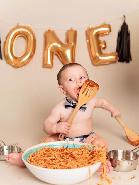 These Baby's 1st Birthday "Smash-Cake" Alternatives Are Too Much! Spaghetti Smash Photoshoot, Spaghetti Photoshoot, Smash Cake Alternative, Spaghetti Photo, One Year Cake Smash, One Year Cake, Cake Alternatives, Smash Photoshoot, Cake Photoshoot