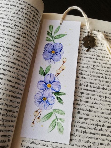 Flower Drawing Bookmark, Bookmarks Handmade Flower, Book Mark Ideas Watercolor, Flower Bookmark Drawing, Creative Bookmarks Art, Bookmarks Handmade Watercolor, Diy Bookmarks Watercolor, Hand Painted Bookmarks, Bookmark Drawing Ideas