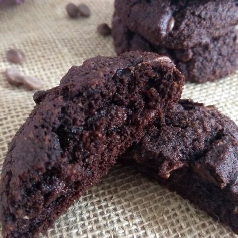 Chocolate Coconut Flour Cookies (Gluten Free) - Cook With Renu Coconut Flour Cakes, Cookies Sans Gluten, Coconut Flour Cookies, Baking With Coconut Flour, Coconut Flour Recipes, Cookies Gluten Free, Low Carb Chicken Recipes, Low Carb Chocolate, Gluten Free Muffins