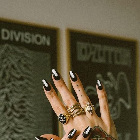 𝔧𝔬𝔯𝔡𝔞𝔫 𝔬𝔯𝔦𝔬𝔫 ⭒ 𝔬𝔠 𝔟𝔩𝔬𝔤𝔤𝔢𝔯 on Instagram: "me 🤝 b+w nails mention my name at @pinkpollynailbar for 15% off your nail service 💅🏼" B W Nails, Bw Nails, Goth Nails, Nail Services, My Name, Nail Inspo, You Nailed It, Jordan, Blogger