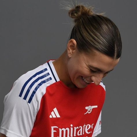 Steph Catley on Instagram: "New threads 😍 @arsenalwfc" Lia Walti, Steph Catley, Arsenal Wfc, Womens Football, Football Wallpaper, Arsenal Fc, These Girls, Arsenal, My Girl