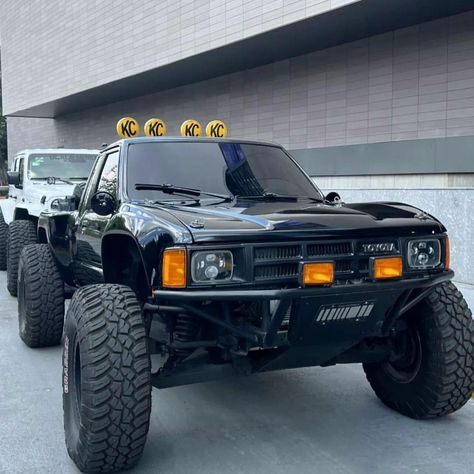 Toyota Prerunner, Mini Trucks 4x4, Toyota Pickup 4x4, Baja Truck, Car Stripes, Car Customization, Custom Truck Beds, Nissan Trucks, Trophy Truck