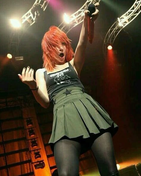 Paramore 2000s, Hayley Williams 2000s, Hayley Williams Icons, Hayley Williams Aesthetic, Hayley Williams Style, Paramore Concert, Hailey Williams, Haley Williams, 2000s Punk