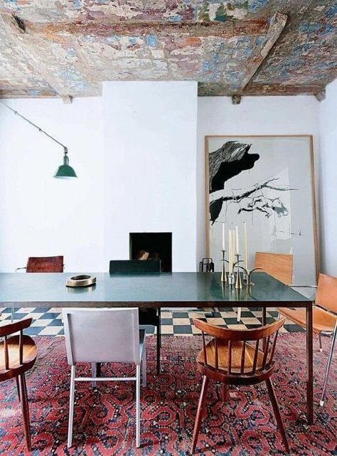 Ceiling mirrors the rug Interior Design Blogs, Carpet Trends, Interior Minimalista, Best Dining, Decor Minimalist, Green Accents, Interior Trend, Dining Room Design, Interior Inspo