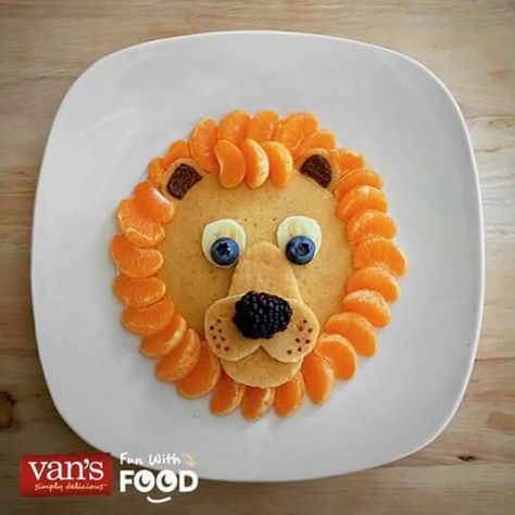 Lion face Safari Vbs, Kid Meals, Pancake Art, Kid Snacks, Food Art For Kids, Salad Recipes For Dinner, Fun Foods, Kids Food, Jungle Safari