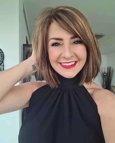 Bob Haircuts Fine Straight Hair, 50 Year Old Bob Hairstyle, Preppy Bob Haircut, Bob Hair 2023 Trends, Bob Trends 2023, Bobs For Straight Fine Hair, Layered Bob Hairstyles Straight, Straight Layered Bob Haircut, Volumous Bob Hairstyles