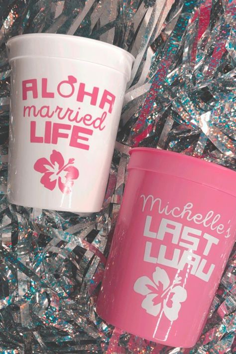 Aloha beaches! Shop Bride's Last Luau by Hint of Ging on Etsy for bright hawaiian themed cups & more party favors! Hawaiian Bachelorette Party, Hawaii Bachelorette Party, Hawaii Bachelorette, Engagement Party Themes, Tropical Bachelorette Party, Beach Bachelorette Party, Hawaii Theme, Tropical Bachelorette, Bachelorette Party Cups