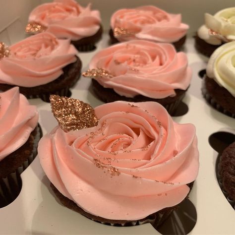 Rose Gold Cupcakes, Birthday Dump, Confetti Cupcakes, Sweet Sixteen Birthday Party Ideas, Gold Cupcakes, Sweet 16 Birthday Cake, Cupcake Cake Designs, 16 Birthday Cake, Rose Gold Confetti