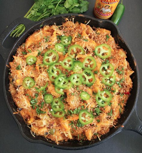 Mexican Mac and Cheese. Loaded with chorizo, peppers, corn, black beans and jalapenos, this Mac and Cheese is nothing short of a fiesta in your mouth. Mexican Cheese Sauce, Mexican Mac And Cheese, Skillet Mac And Cheese, Diet Fruits, Super Bowl Recipes, Spicy Cheese, Mexican Spices, Mac And Cheese Recipe, Bowl Recipes