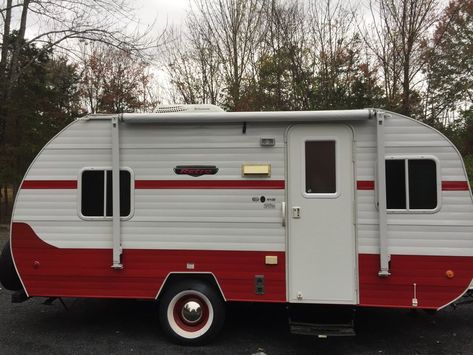 2017 Riverside RV Retro 177SE, Travel Trailers RV For Sale By Owner in Hicksville , New York | RVT.com - 342328 Retro Campers For Sale, Scamp Camper, Travel Coach, Retro Travel Trailers, Retro Rv, Retro Trailers, Van Camp, Retro Trailer, Best Rv Parks