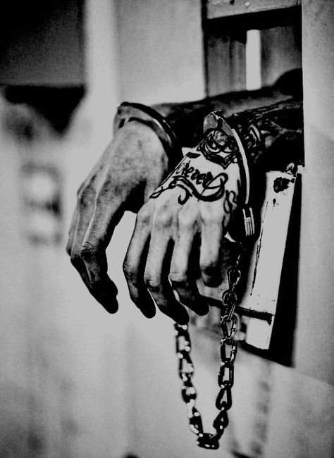 Chicanas Tattoo, Gangsta Tattoos, Prison Art, Money Tattoo, Chicano Style Tattoo, Chicano Tattoos, Hand Photography, Chicano Art, Phone Wallpaper For Men