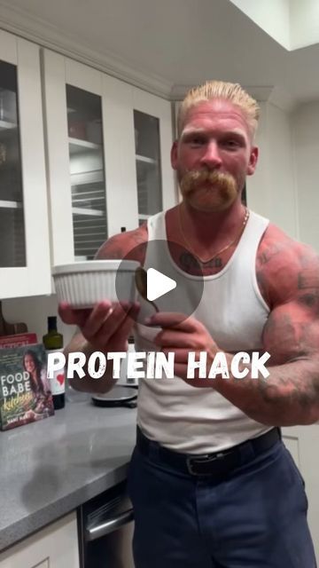 Jimmy Queen on Instagram: "‼️2 MINUTE PROTEIN HACK‼️ 🔥This will change your life🔥 •Protein-43g •Carbs-17g •Fats-7g Cal-299  MACROS will vary depending on yogurt and protein of choice.  If you’re at home put down the protein shake, put away the yogurt, and MAKE THIS! This has made my cut so damn easy. ▪️What you need: •Favorite Flavor Protien •90-100g Yogurt  •1 Egg •Toppings- I use frozen blueberries or mixed berries ▪️What to do: Put 90-100g of yogurt into dish. Crack 1 egg and stir until smooth. Add in 1-1/2 scoops of protein and stir again. Microwave for 1:30-2min depending on microwave. I like the center gooey. It’s easy to over cook so be aware of that!  Add toppings of choice and ENJOY.  #protein #macro #easy #easyrecipes #highprotein #health" Egg Toppings, Metabolism Recipes, Breakfast Shakes Protein, Spartan Workout, Makayla Thomas, Premier Protein Shakes, Breakfast Shakes, Keto Treats, High Protein Desserts