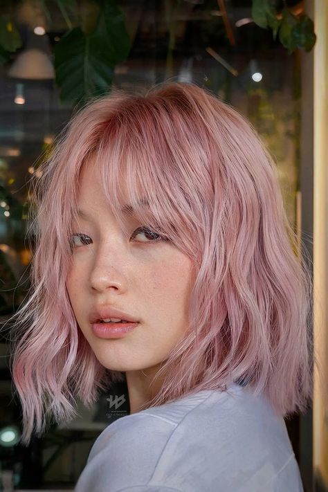 A pink beachy long bob with soft waves and a trendy pastel finish Style A Lob, Pastel Bob, Layers Bangs, Lob Styling, Long Bob Haircuts, Lob Haircut, Long Bob Hairstyles, Soft Waves, Long Bob