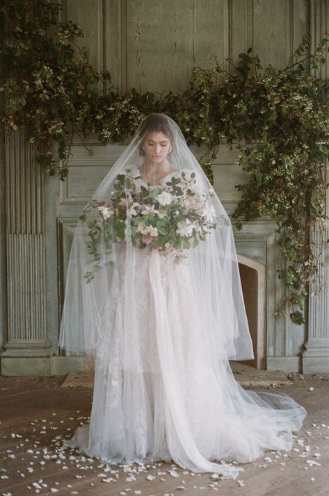 Ethereal wedding inspiration at Georgian manor house in Virginia Romantic Ethereal Wedding, Medium Format Wedding Photography, Ethereal Wedding Colors, Ethereal Wedding Bouquet, Vintage European Aesthetic, Historical Wedding Venues, Moody Images, Georgian Manor House, Historical Wedding