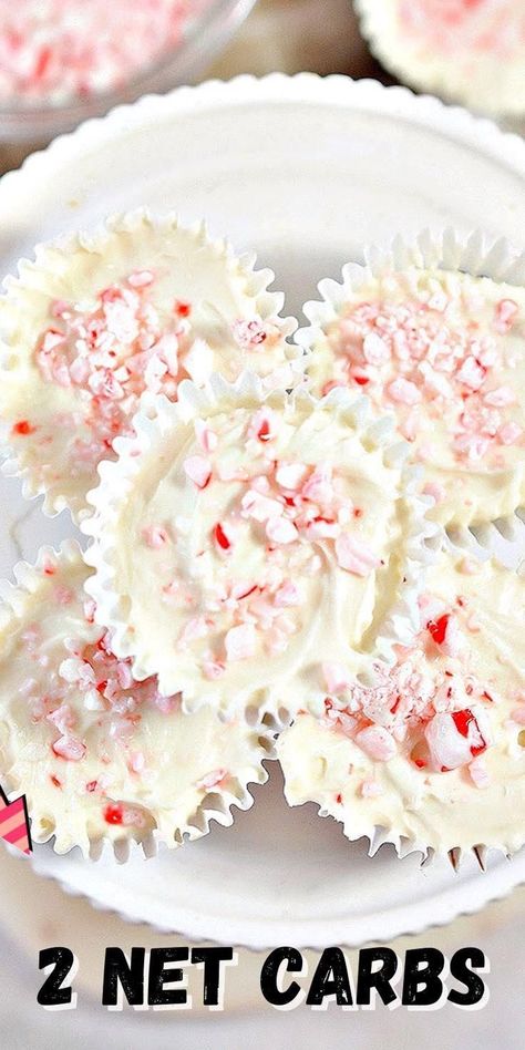 Christmas Low Carb Appetizers, Keto Peppermint Cheesecake, Keto Christmas Cheesecake, Keto Christmas Desserts Easy, Christmas Keto Appetizers, Thanksgiving Keto Desserts, Keto Thanksgiving Recipes Dessert, Keto Christmas Candy, Christmas Keto Recipes