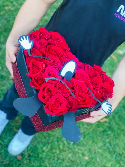 Bad Bunny Flowers, Bad Bunny Flower Arrangement, Bad Bunny Gift Box Ideas, Bad Bunny Flower Bouquet, Bad Bunny Bouquet, Bad Bunny Heart Tattoo, Bad Bunny Gifts, Bad Bunny Valentines, Ramo Bouquet