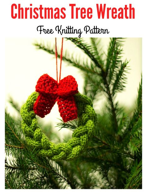 Cute Little Christmas Tree Wreath Free Knitting Pattern #freepattern #knitting Crochet Wreath Ornament, Christmas Tree Knitting Pattern, Christmas Knitting Projects, Knit Christmas Ornaments, Knitted Christmas Decorations, Christmas Knitting Patterns Free, Crochet Wreath, Holiday Knits, Wreath Ornament