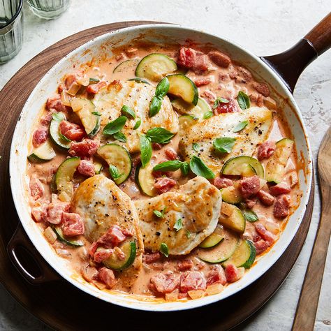 20-Minute Creamy Italian Chicken Skillet Creamy Italian Chicken, 20 Minute Dinners, Creamy Pasta Dishes, Yummy Dishes, Chicken Skillet, Italian Chicken, Chicken Cutlets, Skillet Chicken, Go For It