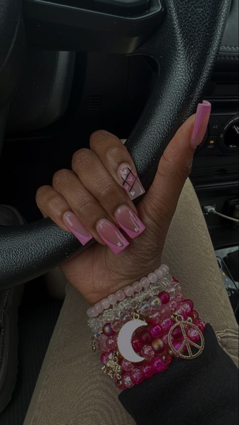 Bracelet And Ring Combo, Pink Beaded Bracelets Aesthetic, French Full Set, Baddie Bracelets, Earthy Girl Aesthetic, Pink Nails French, Pink Nail Inspo, Jewelry Combos, Body Jewelry Diy