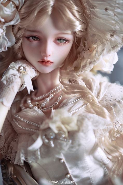 Porcelain Doll Aesthetic, Cottagecore Pictures, Porcelain Doll Makeup, Bjd Shop, Doll Garden, Beautiful Ball, Bjd Dolls Girls, Chinese Dolls, Doll Aesthetic