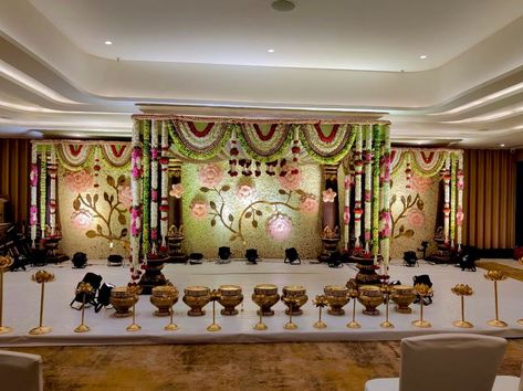 Wedding Mantapa Decorations, Half Saree Stage Decoration Ideas, Pelli Mandapam Decoration Simple, Dhoti Ceremony Decorations, Half Saree Function Stage Decoration, Dhoti Ceremony, Leaf Decor Wedding, Saree Function, Small Wedding Decor