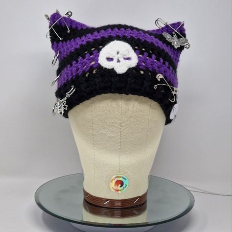 Goth Crochet Hat, Crochet Skull Hat, Black And Purple Crochet, Emo Crochet, Goth Hats, Crochet Cat Ear Hat, Cat Hat Beanie, Cat Beanies, Dark Crochet