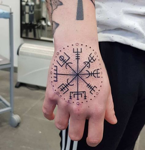 100 Latest Viking Compass Tattoo Ideas To Inspire You In 2023! 56 Outsons Runic Hand Tattoos, Norse Finger Tattoos, Viking Finger Tattoos For Men, Viking Hand Tattoos For Guys, Nordic Hand Tattoo, Norse Hand Tattoo, Viking Hand Tattoo, Compass Tattoo Ideas, Tattoos Viking