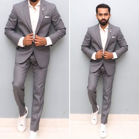 Grey suits for men with white sneakers. I think white sneakers bring completely different look to suit you wear. You should have white sneakers in your closet. Grey Suits For Men, White Trainers Men, White Blazer Men, Wedding Suits Men Grey, Prom Tux, Grey Pants Outfit, Prenup Ideas, White Backless Dress, Groom Suit Grey