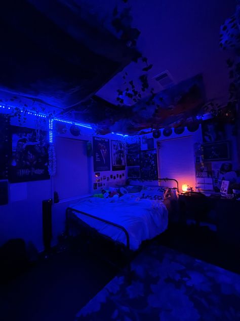 Aestethic Bedroom Ideas For Small Rooms, Star Room Ideas, Dark Aesthetic Bedroom Ideas Led Lights, Blue Neon Bedroom, Blue Indie Room, Guys Room Aesthetic Led Lights, Teen Boy Bedroom Aesthetic, Blue Led Room Aesthetic, Blue Hour Bedroom Aesthetic