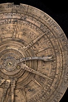 This instrument is clear evidence of the links between the astrolabe and astrology. On one side is an astrolabe for a single latitude, and on the other an astrological volvelle, used to find the positions of planets and other celestial bodies, especially in relation to the traditional astrological houses. Metal Armor, Sundials, Ancient Aliens, Ancient Artifacts, 판타지 아트, 15th Century, Ancient History, Ancient Art, Yule