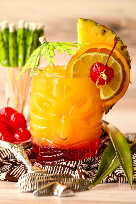 Classic Mai Tai Recipe is a classic, delicious cocktail that everyone will love! The sweet flavors of this drink go perfectly with a spicy dinner! Mai Tai Drink Recipe, Mai Tai Drink, Mai Tai Cocktail Recipes, Mai Tai Recipe, Juice Squeezer, Tiki Glasses, Pineapple Corer, Spicy Appetizers, Mai Thai