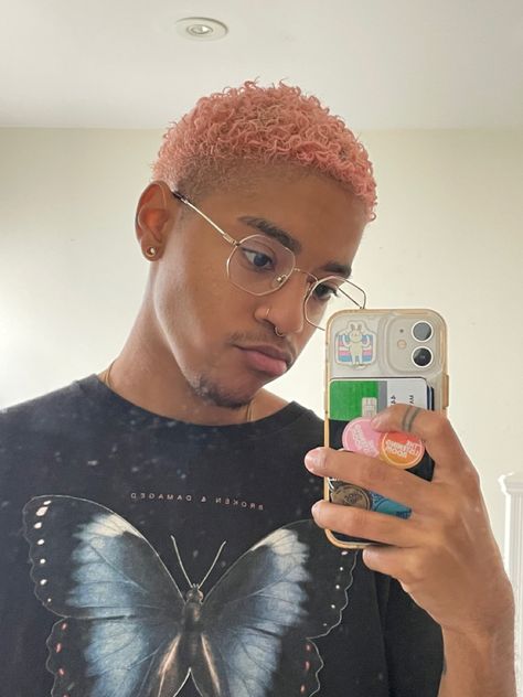 Pink Hair Men Black, Black Man Colored Hair, Men Dyed Hair Ideas, Split Dyed Hair Men, Afro Hair Color Ideas, Men Dyed Hair, Pink Hair Men, Cool Tone Hair Color, Hair Dye Men