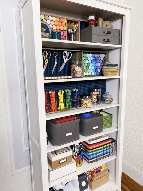 Organization Hacks Bathroom, Small Spaces Organization, Craft Supply Organization, Organization Ideas For Small Spaces, Kitchen Organization Hacks, Supply Organization, Small Craft Rooms, Craft Cupboard, Room Bookshelf