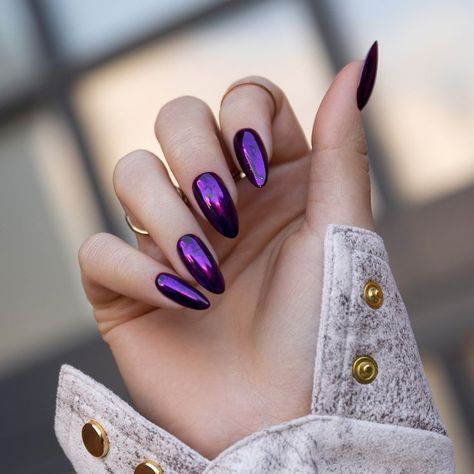 @mythefashion Black With Purple Chrome Nails, Purple Nails Holographic, Metalic Purple Nail, Dark Purple Nails With Chrome, Dark Purple Nails Chrome, Dark Purple Chrome Nails Almond, Deep Purple Chrome Nails, Purple Monochromatic Nails, Full Chrome Nails