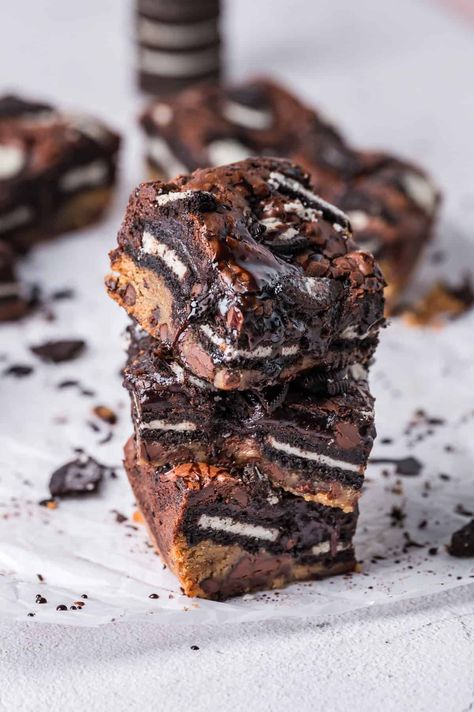 Dessert With Brownies, Loaded Brownie Recipes, Slurry Brownies, Leftover Brownies Ideas, Brownie Deserts Ideas, Oreo Brownies Recipe Easy, Dirty Brownies, Easy Dessert Recipes For A Crowd, Sluttier Brownies