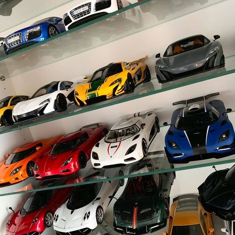 Toy Car Collection, Drag Racing Videos, Diecast Cars Display, Car Parts Decor, Toy Model Cars, Car Brands Logos, Mansion Ideas, Model Cars Collection, Hot Weels