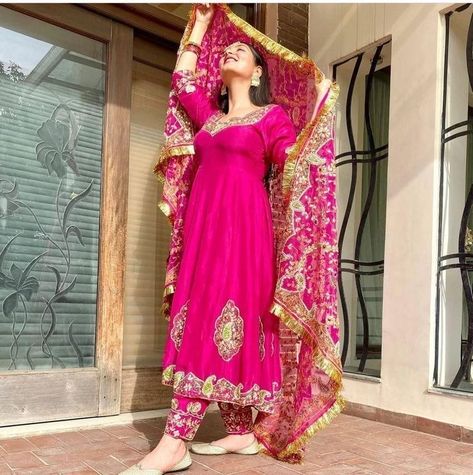 Jaggo Outfit Punjabi Suit Bride, Punjabi Anand Karaj Suits, Anarkali Bridal Suits, Punjabi Lohri Outfits For Women, Shagun Dresses For Bride, Bridal Salwar Suits Wedding, Punjabi Jaggo Outfits, Punjabi Wedding Suit Bridal, Anarkali Punjabi Suits