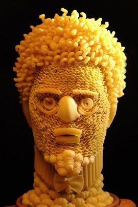 I think this is supposed to be 'N Sync Justin Timberlake...not sure though.  lol Macaroni Art, Pasta Art, Food Sculpture, Fruit And Vegetable Carving, Amazing Food Art, Vegetable Carving, Food Carving, Fruit Carving, Slow Food