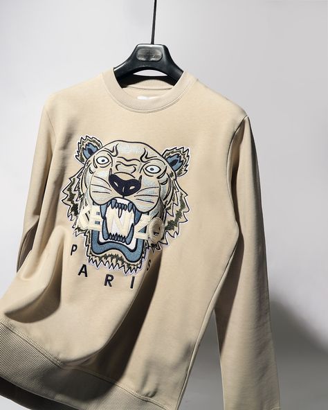 With their instantly recognisable tiger-branding, @kenzo staple pieces are guaranteed to enhance your wardrobe Tiger Branding, Kenzo Paris, Memes Status, Fashion Mens, Staple Pieces, Boys T Shirts, Paris Fashion, Graphic Sweatshirt, Branding