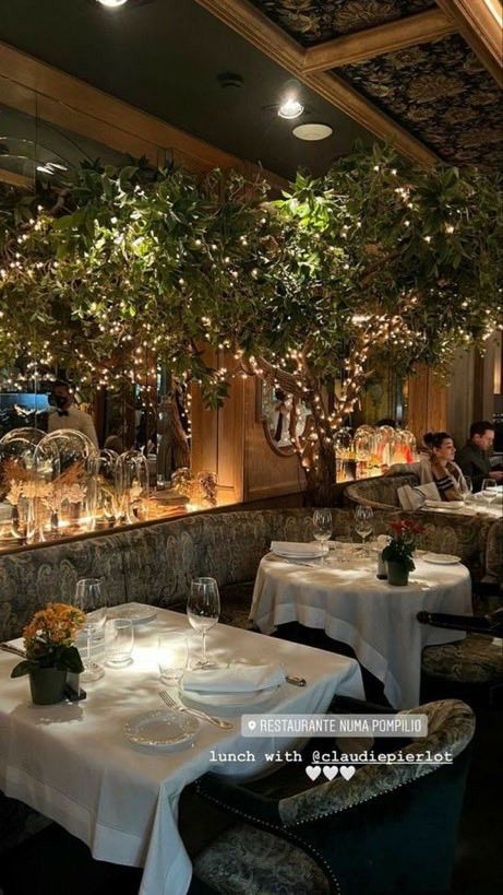 Italy Restaurant Aesthetic, Paris Restaurant Aesthetic, Fancy Restaurant Aesthetic, Italian Restaurant Aesthetic, Italian Restaurant Interior Design, Italian Restaurant Decor, Dream Restaurant, Modern Restaurant Design, Late Night Dinner