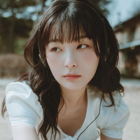 Seulgi Photoshoot, Seulgi Instagram, Red Velvet Seulgi, Girl Cakes, Crushed Velvet, Girl Icons, Kpop Girl Groups, Instagram Update, K Pop