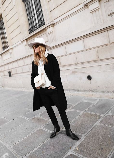 PARIS MONOCHROME Fedora Hat Outfit Winter, Fedora Outfits Women, Hat Outfit Winter, Trent Coat, Fedora Outfit, Fedora Hat Outfits, Janessa Leone Hat, Celine Box Bag, Summer Outfits Women 20s