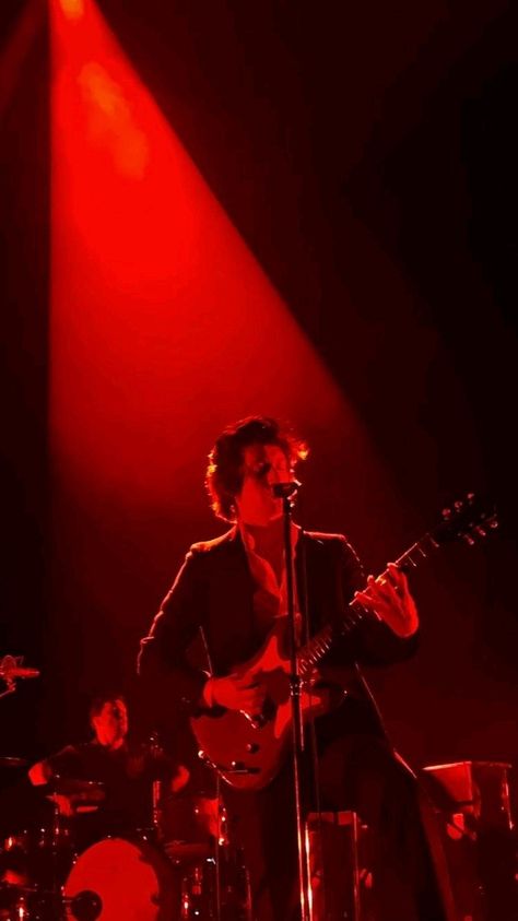 Alex Turner Red Light, Red Lighting, Monkey 3, Im Lonely, Alex Turner, Take It Easy, Arctic Monkeys, Red Light, Planet Earth